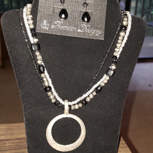 Jewelry - Premiere necklace